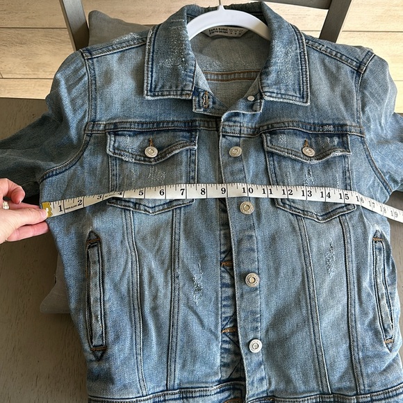 Zara women’s jean jacket - Picture 6 of 7